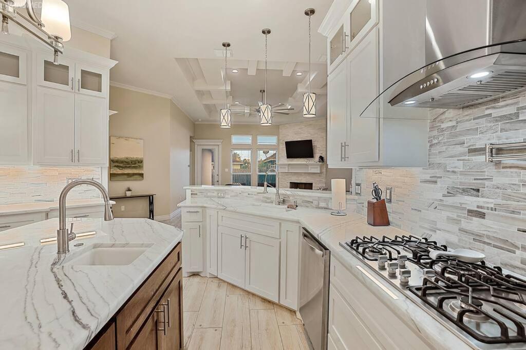 Luxurious Coastal Retreat Brand New 4Br Home With Fast Wifi, 15 Min To Beach! Corpus Christi Exterior foto